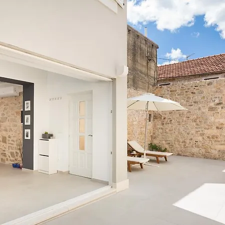 Nika Jelsa (Hvar)