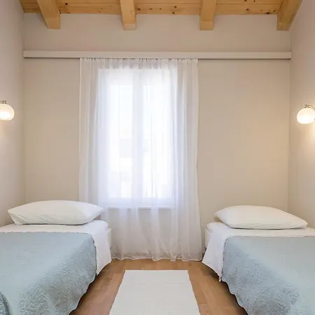 Apartment Nika Jelsa (Hvar)