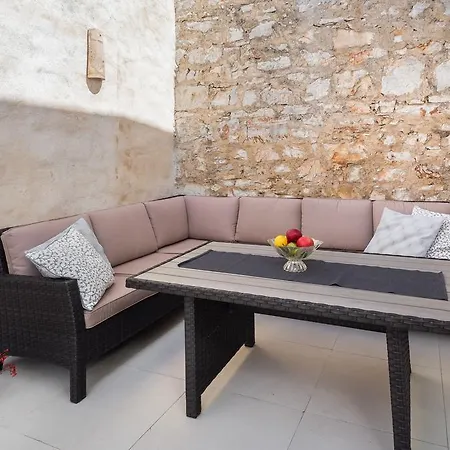 Nika Jelsa (Hvar)