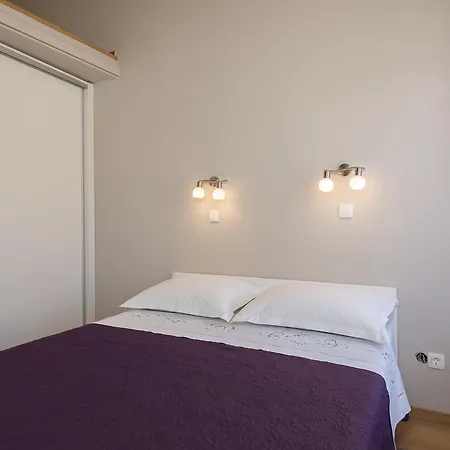 Nika * Jelsa (Hvar)